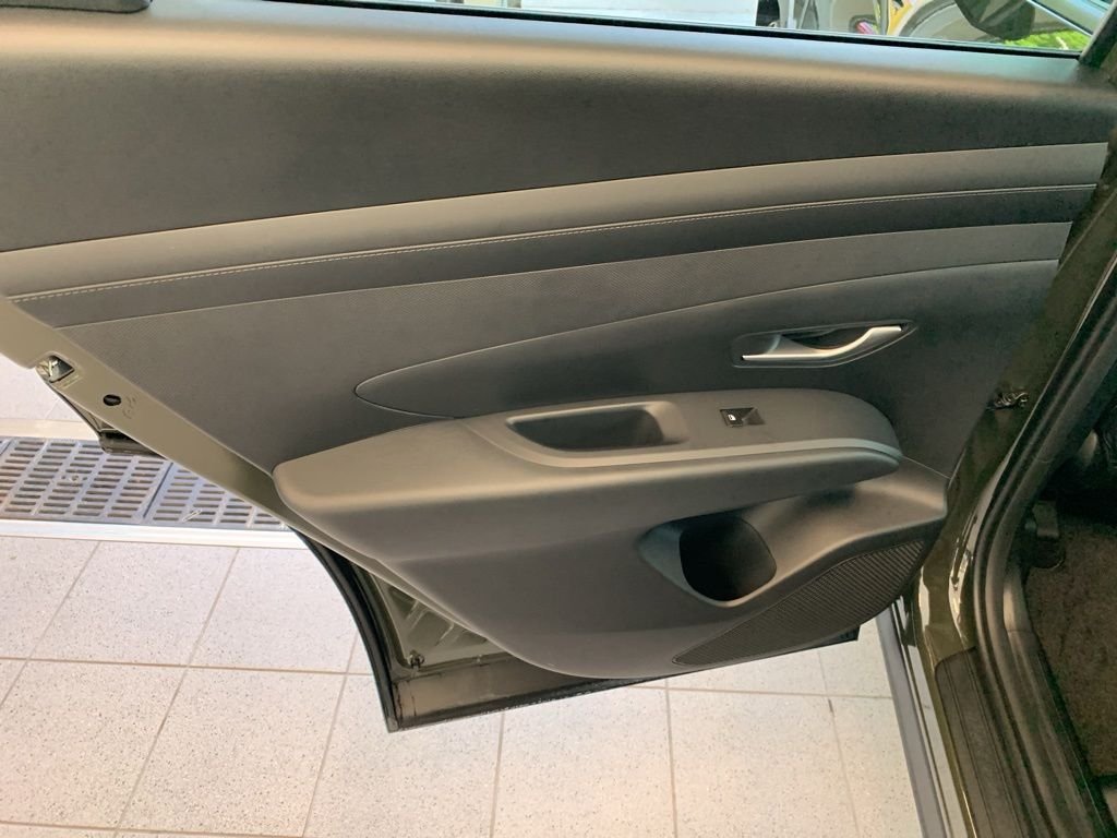 2018 Toyota RAV4 LE - Photo 27