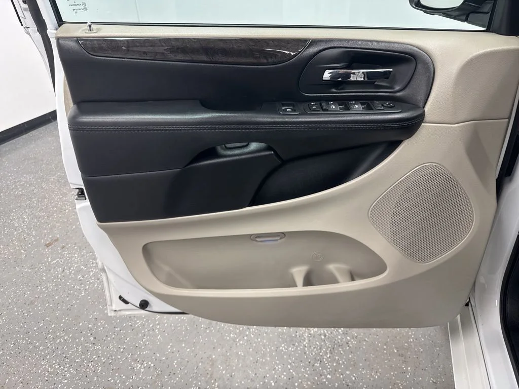 Used 2020 White Dodge SE image 6