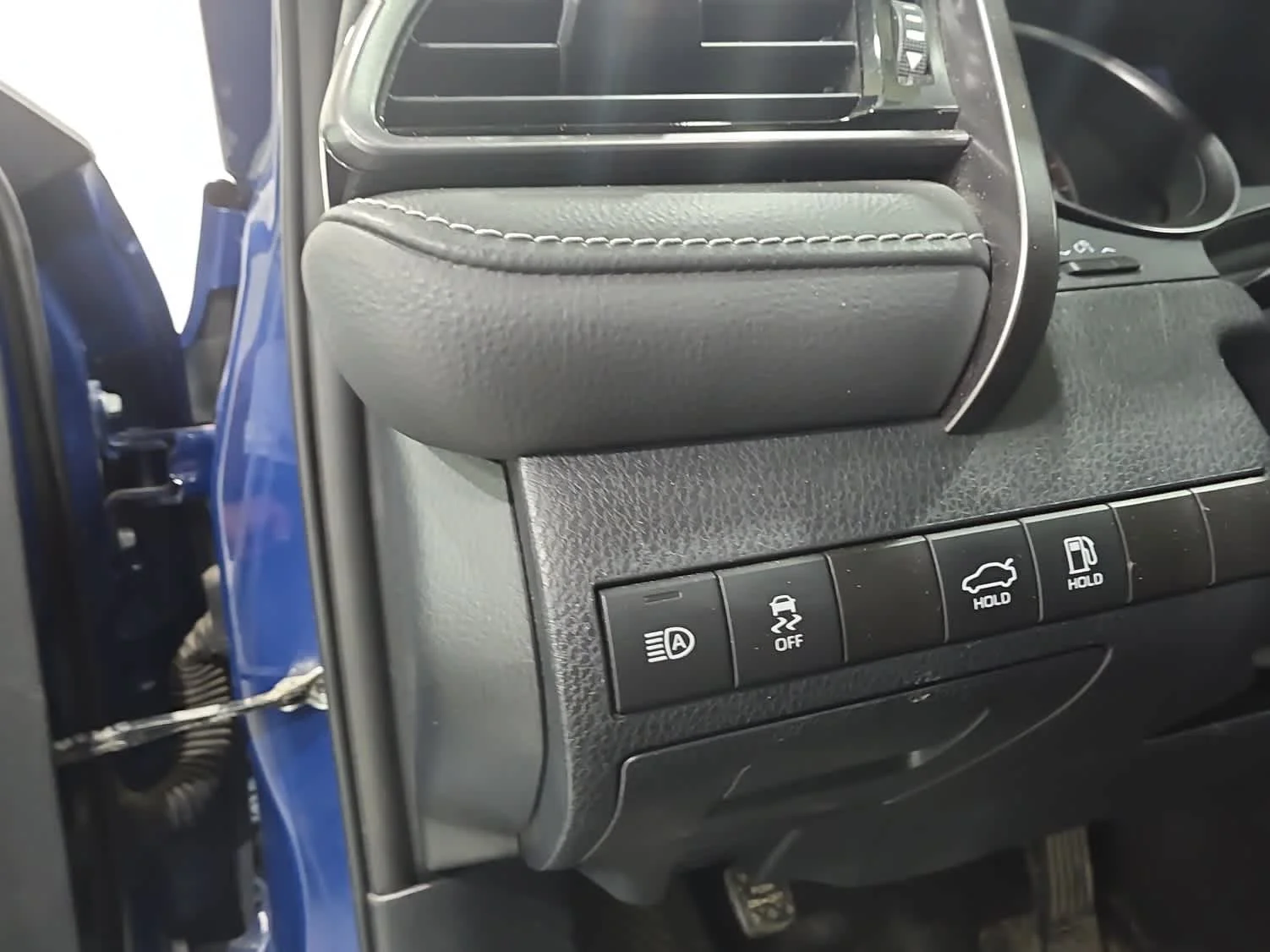 Used 2024 Blu/blue Toyota SE image 17