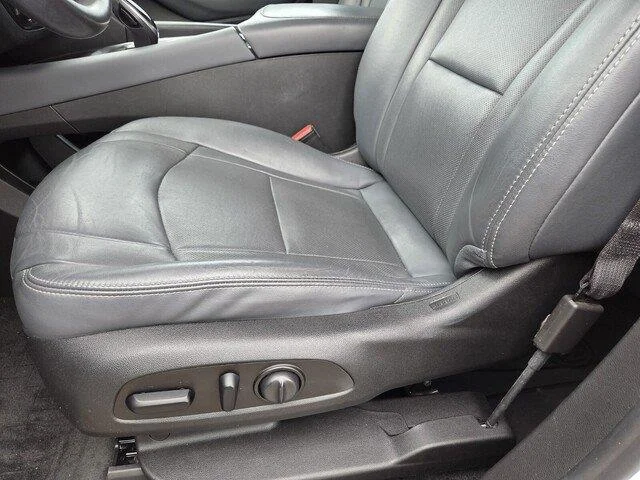 Used 2020 Summit White Buick Essence image 10