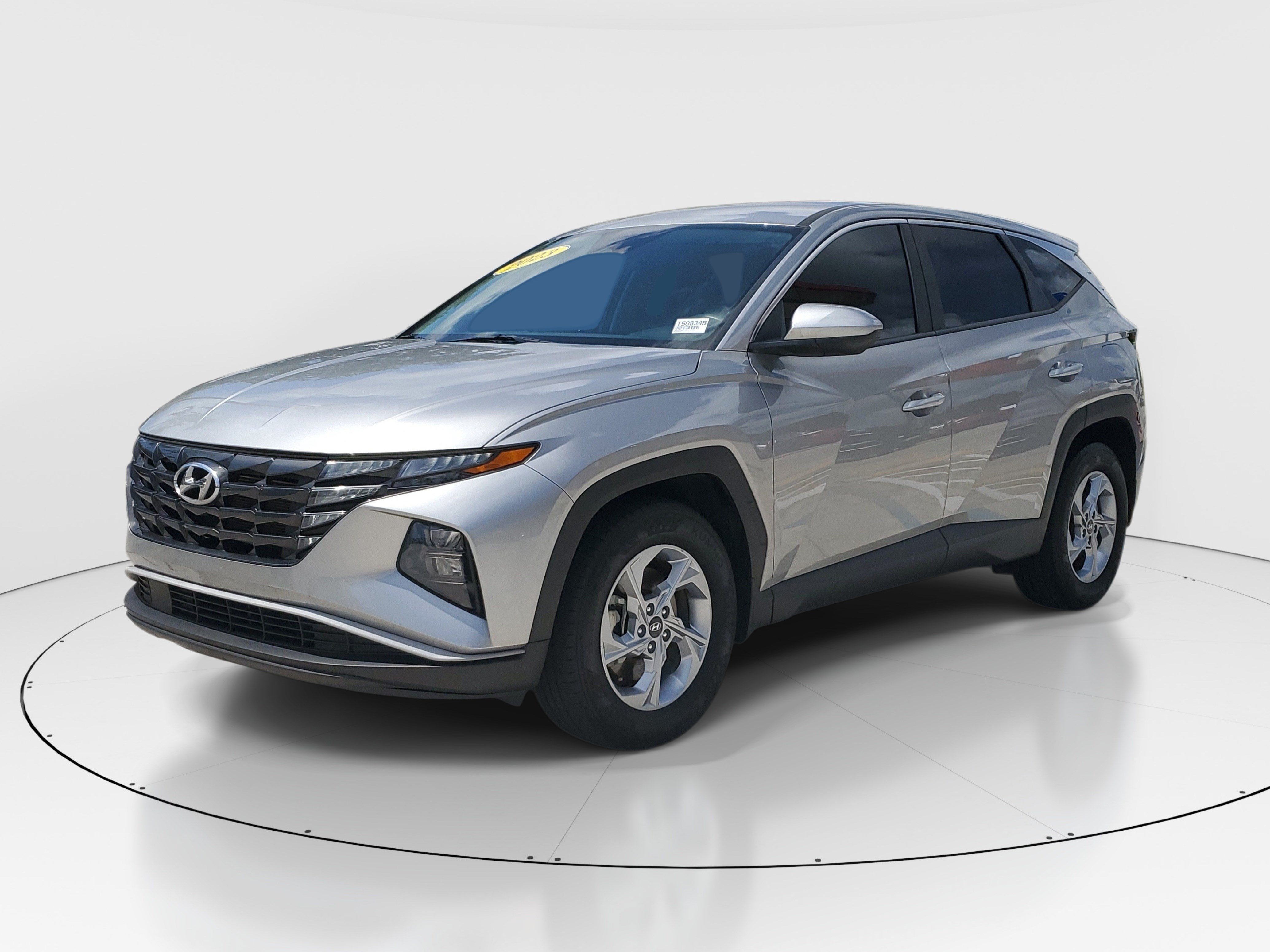 Used 2023 Shimmering Silver Hyundai SE image 3
