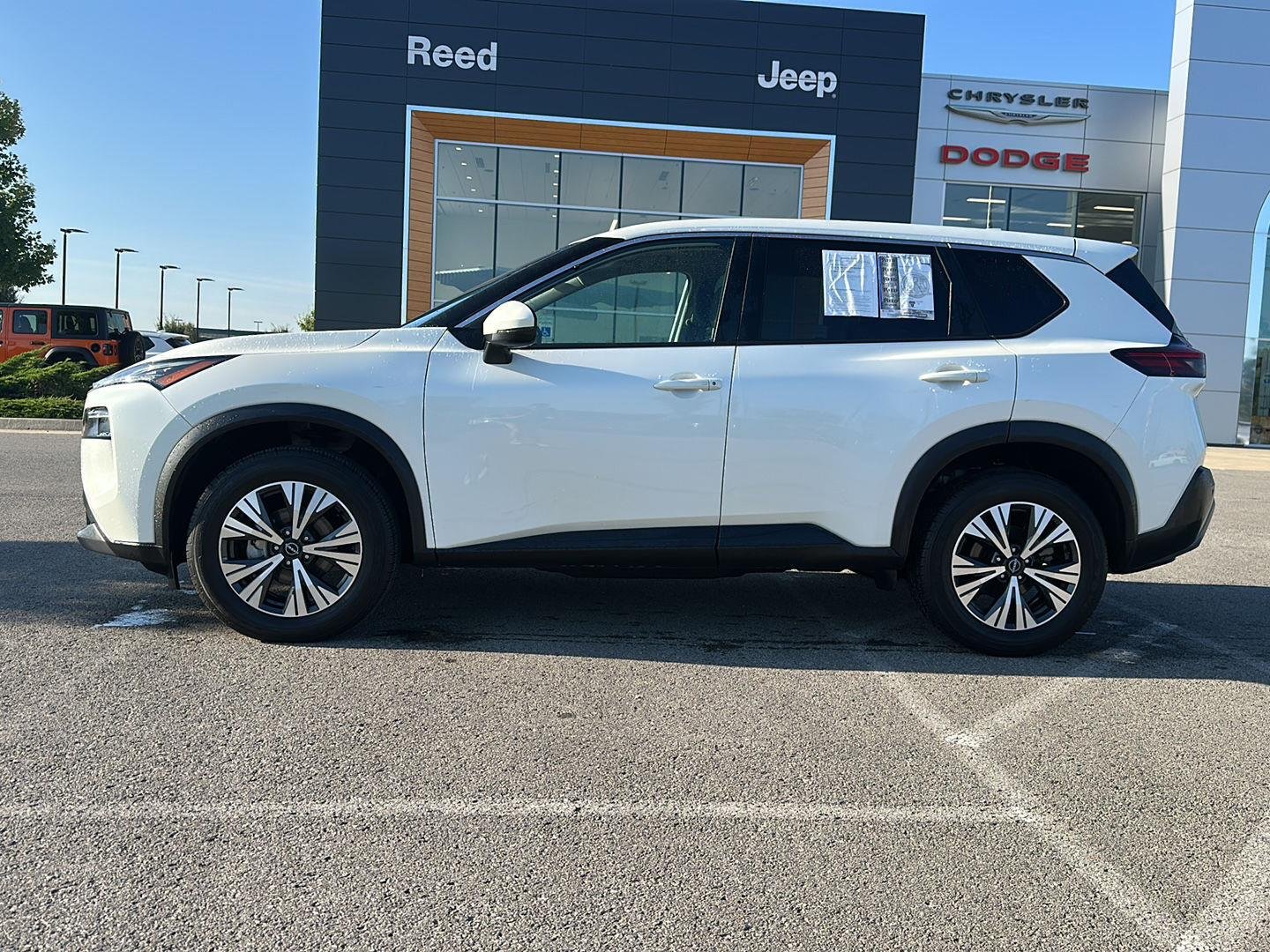 Used 2022 Nissan Rogue SV with VIN 5N1BT3BA5NC719656 for sale in Kansas City