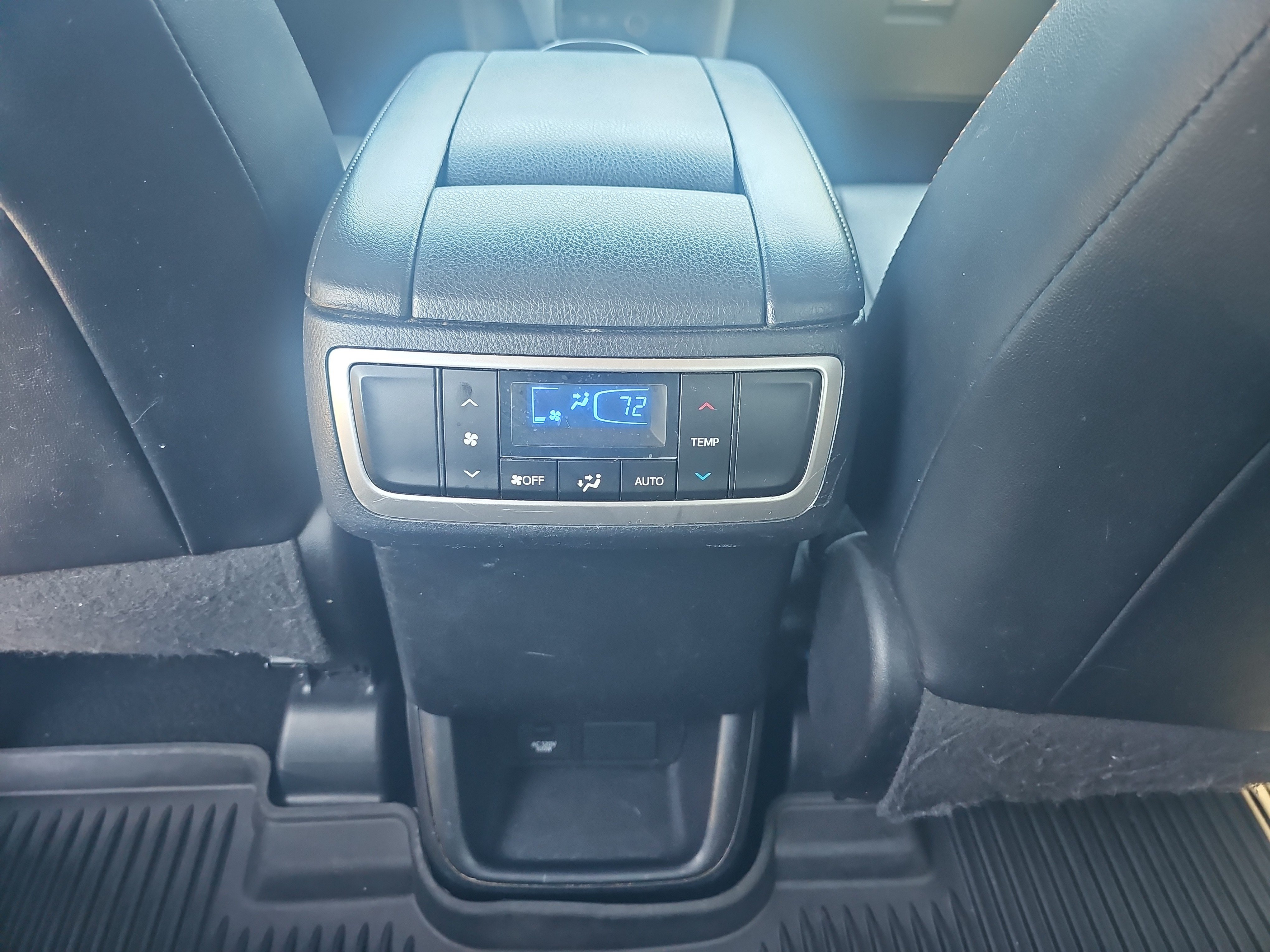 Used 2018 Predawn Gray Mica Toyota XLE image 30