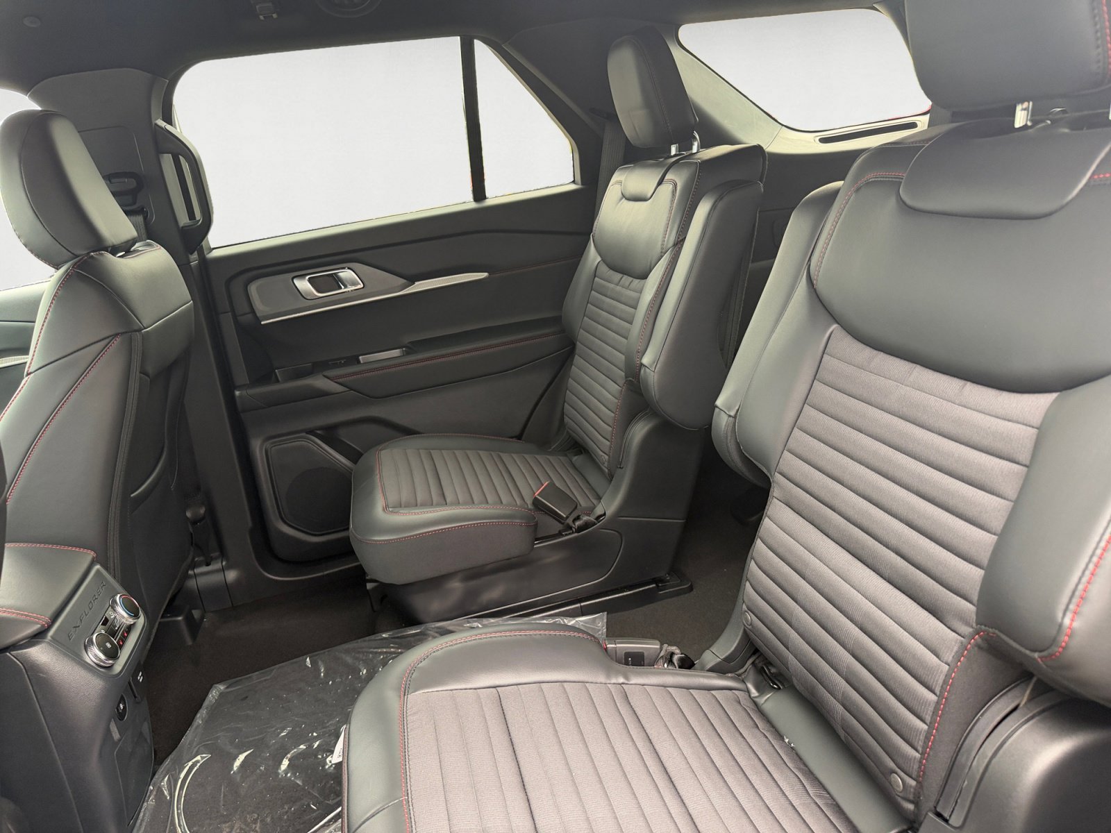 New 2026 Agate Black Metallic Ford ST-Line image 13