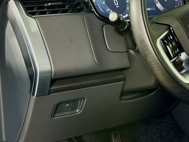 New 2026 Carpathian Grey Land Rover SE image 10