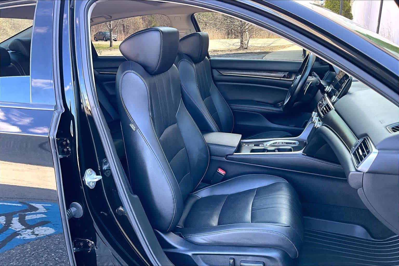 Used 2021 Crystal Black Pearl Honda Touring image 8