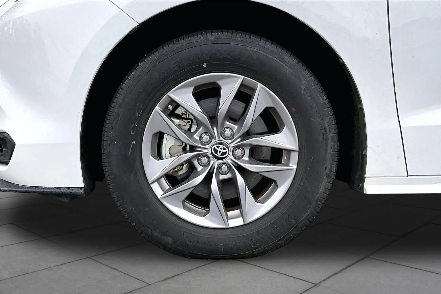 Used 2024 Ice Cap Toyota LE image 10