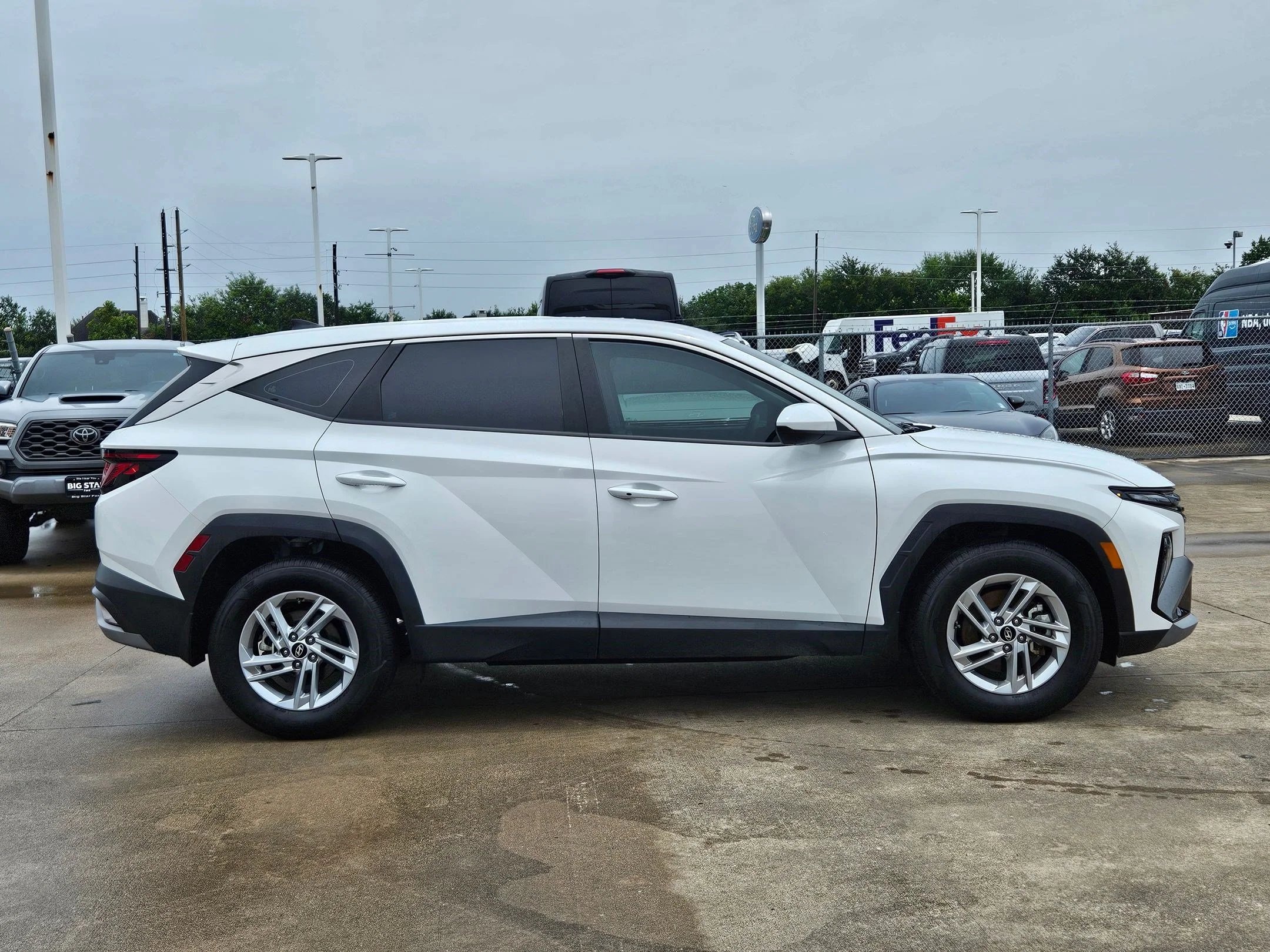 Certified Used 2025 Serenity White Pearl Hyundai SE image 2
