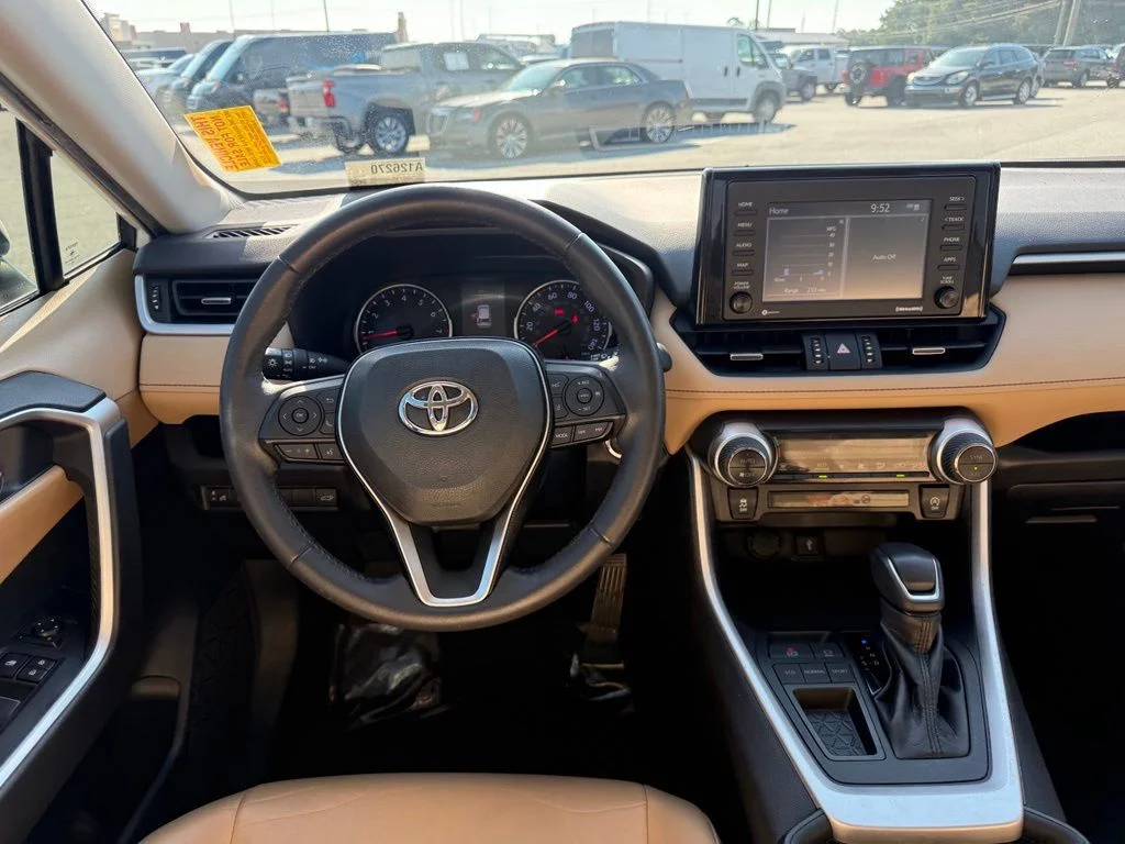 Used 2021 White Toyota XLE Premium image 8