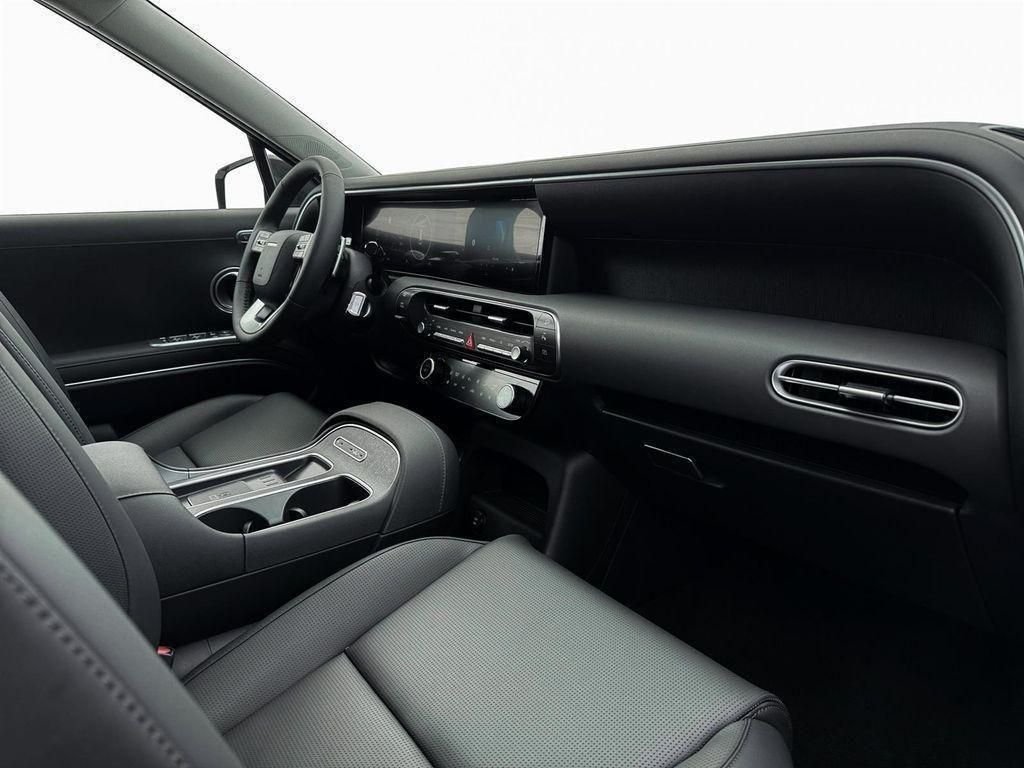 New 2026 White Hyundai SEL Premium image 15