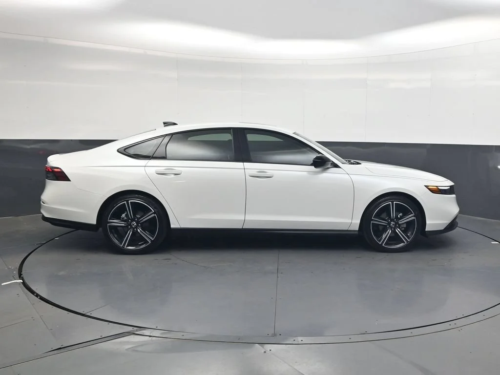 Certified Used 2026 Platinum White Pearl Honda SE image 47
