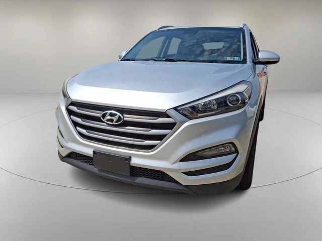 Used 2018 Silver Hyundai SEL image 4