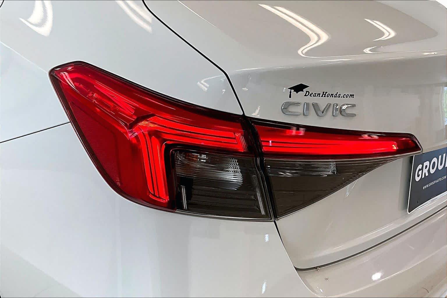 Used 2022 Platinum White Pearl Honda Sport image 27