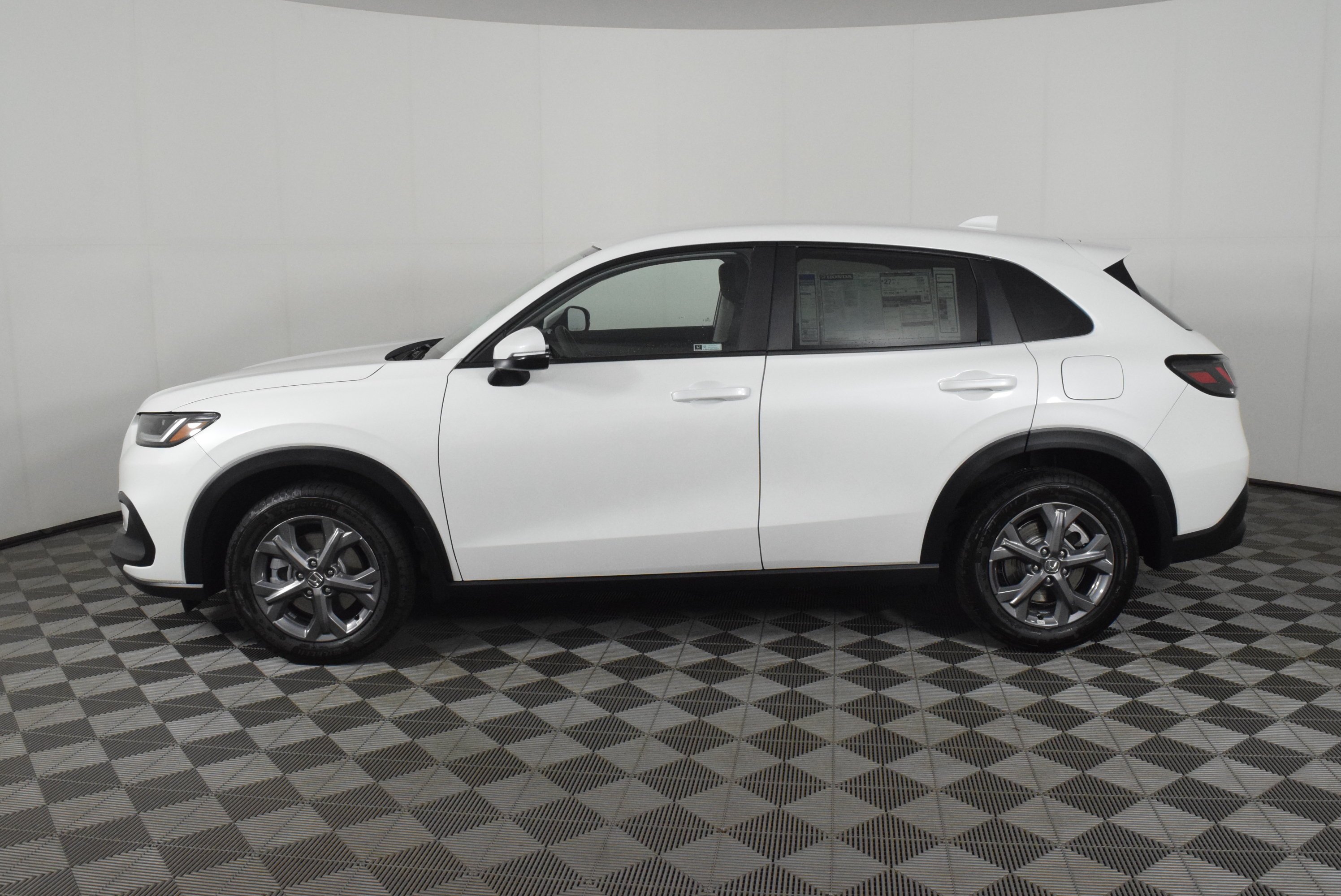 New 2027 Platinum White Pearl Honda LX image 9