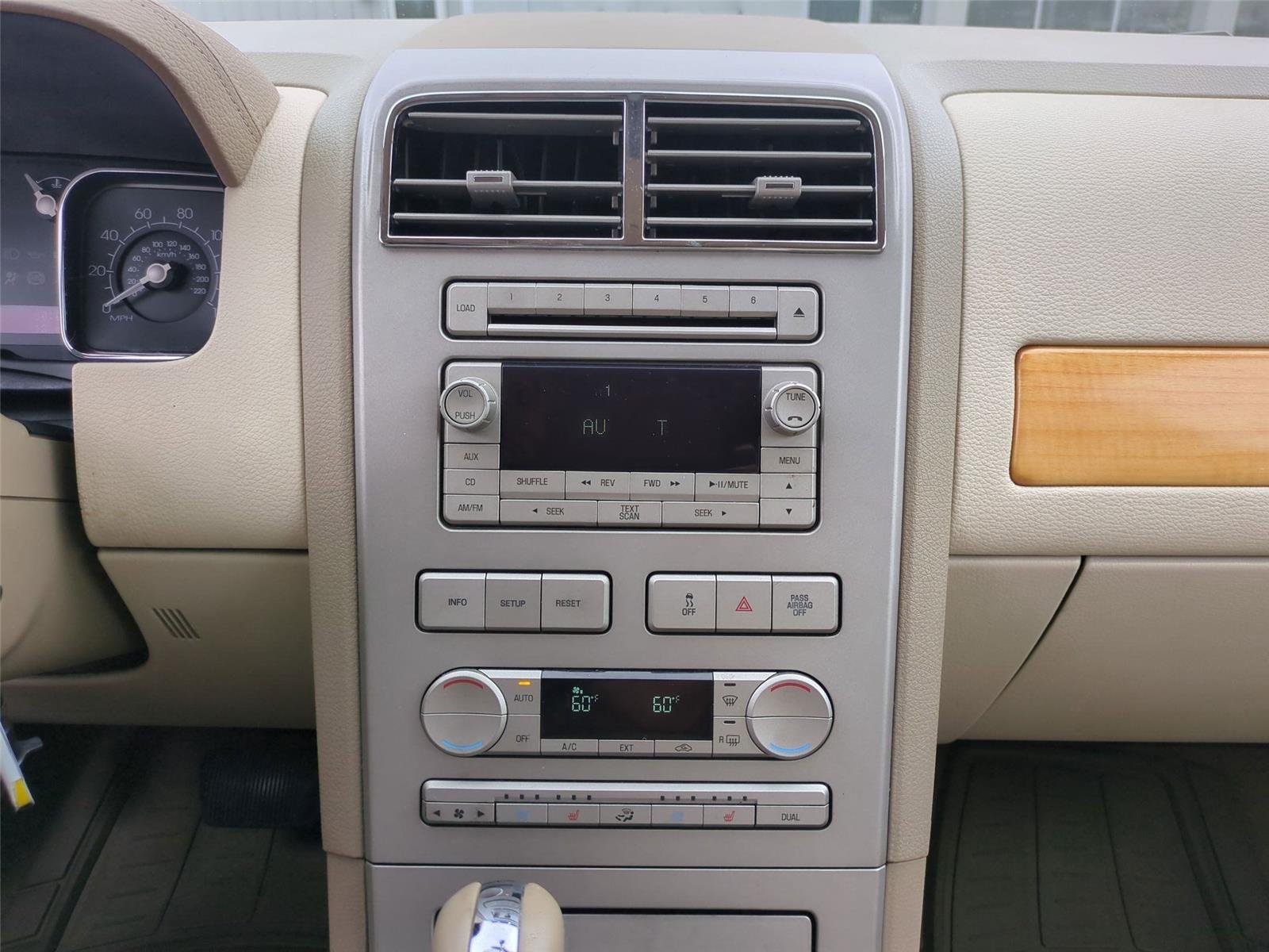 Used 2007  Lincoln  image 23