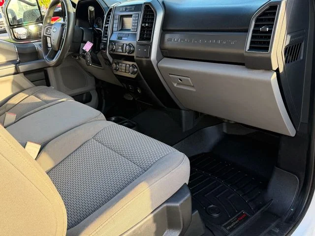 Used 2019 Oxford White Ford XLT image 40