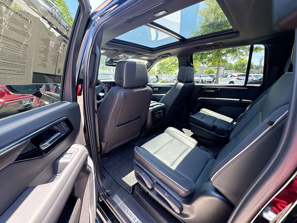 Used 2025 Black Chevrolet Premier image 31