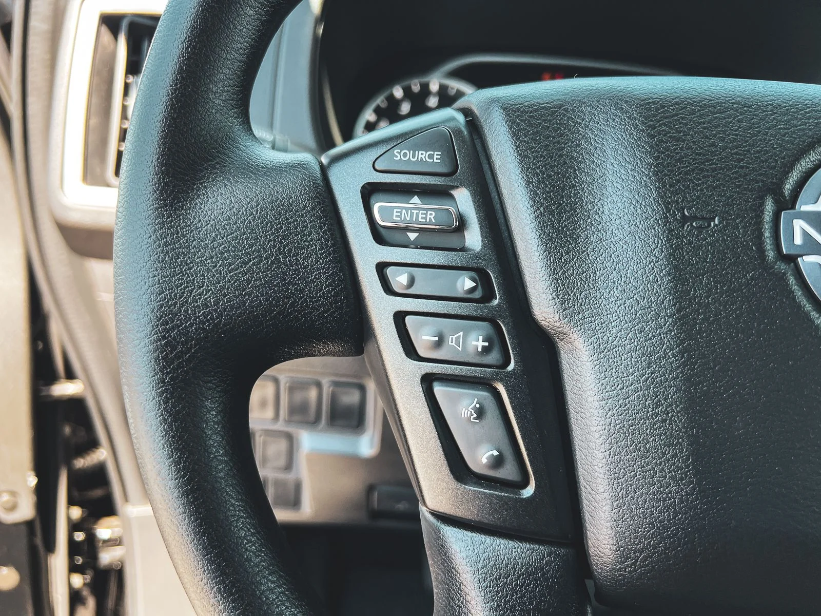 2025 Nissan Frontier SV - Photo 21