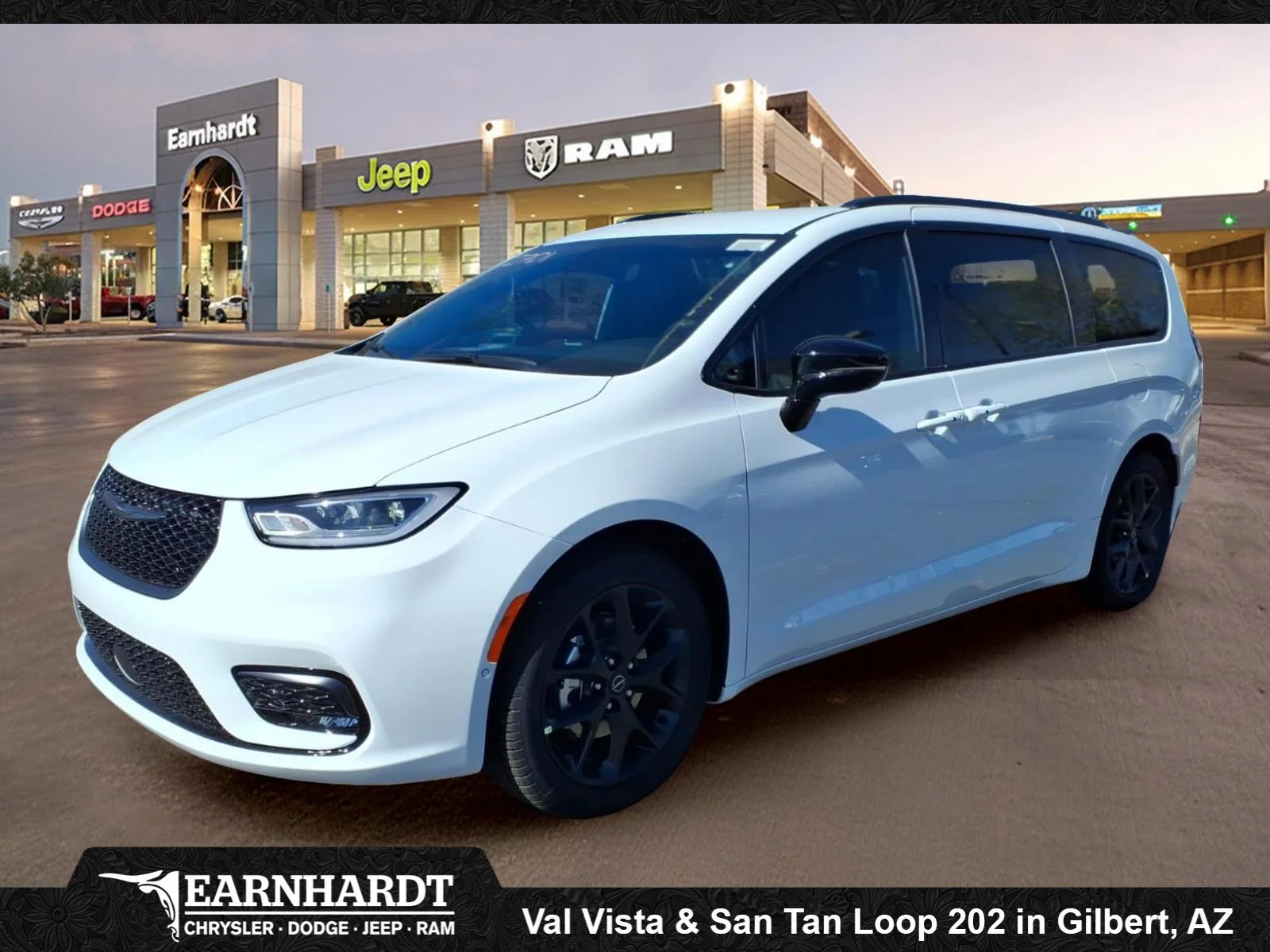 2026 Chrysler Pacifica Select's photo