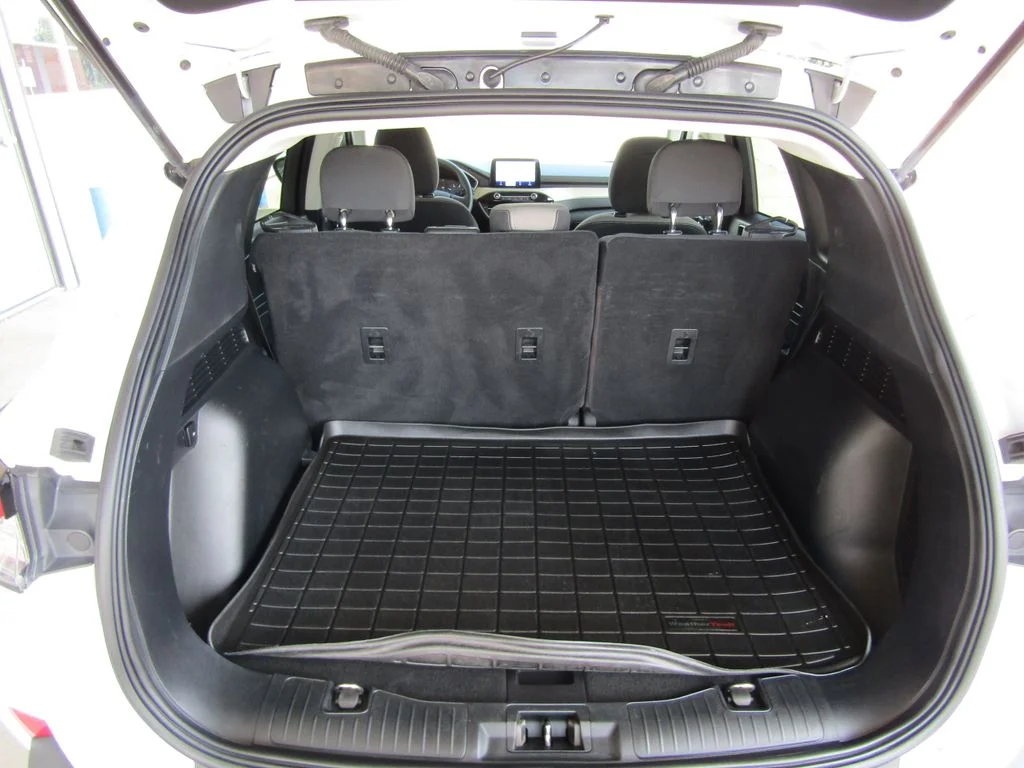 Used 2021 White Ford SE image 27