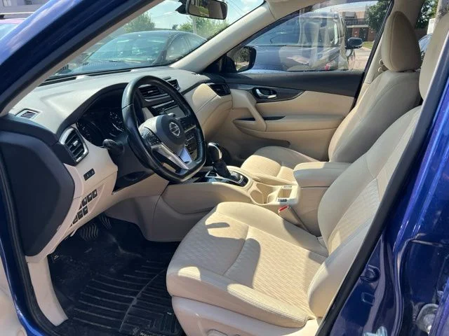 Used 2020 Blue Nissan SV image 8