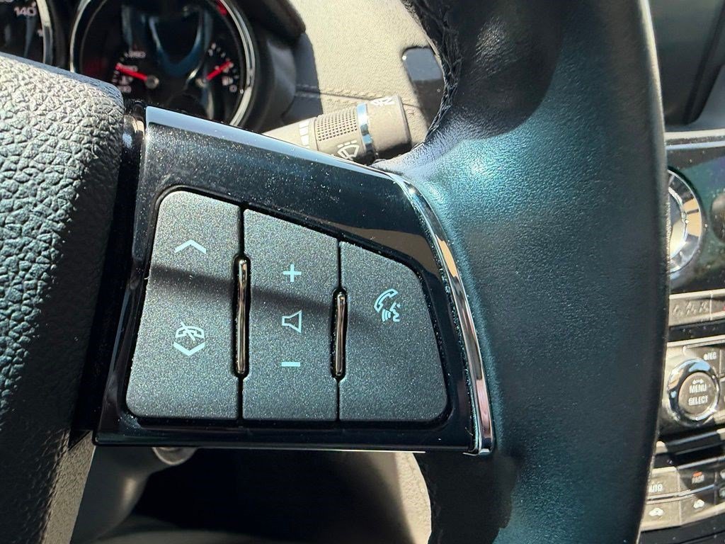 Used 2014 RADIANT SILVER METALLIC Cadillac Base image 9