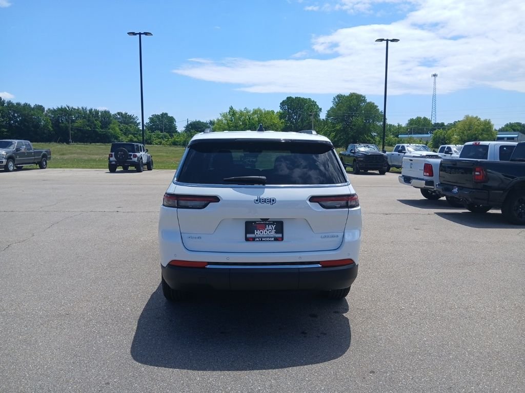 New 2026 Bright White Clear-Coat Exterior Paint Jeep Laredo image 7