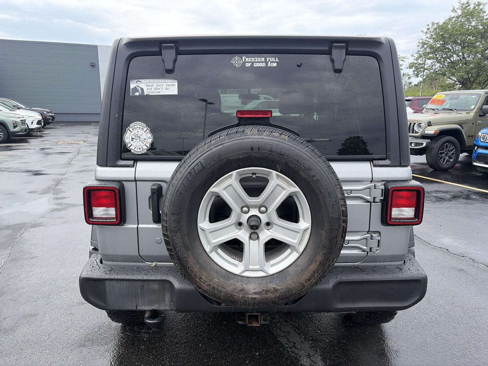 Used 2018 Billet Silver Metallic Clearcoat Jeep Sport S image 6