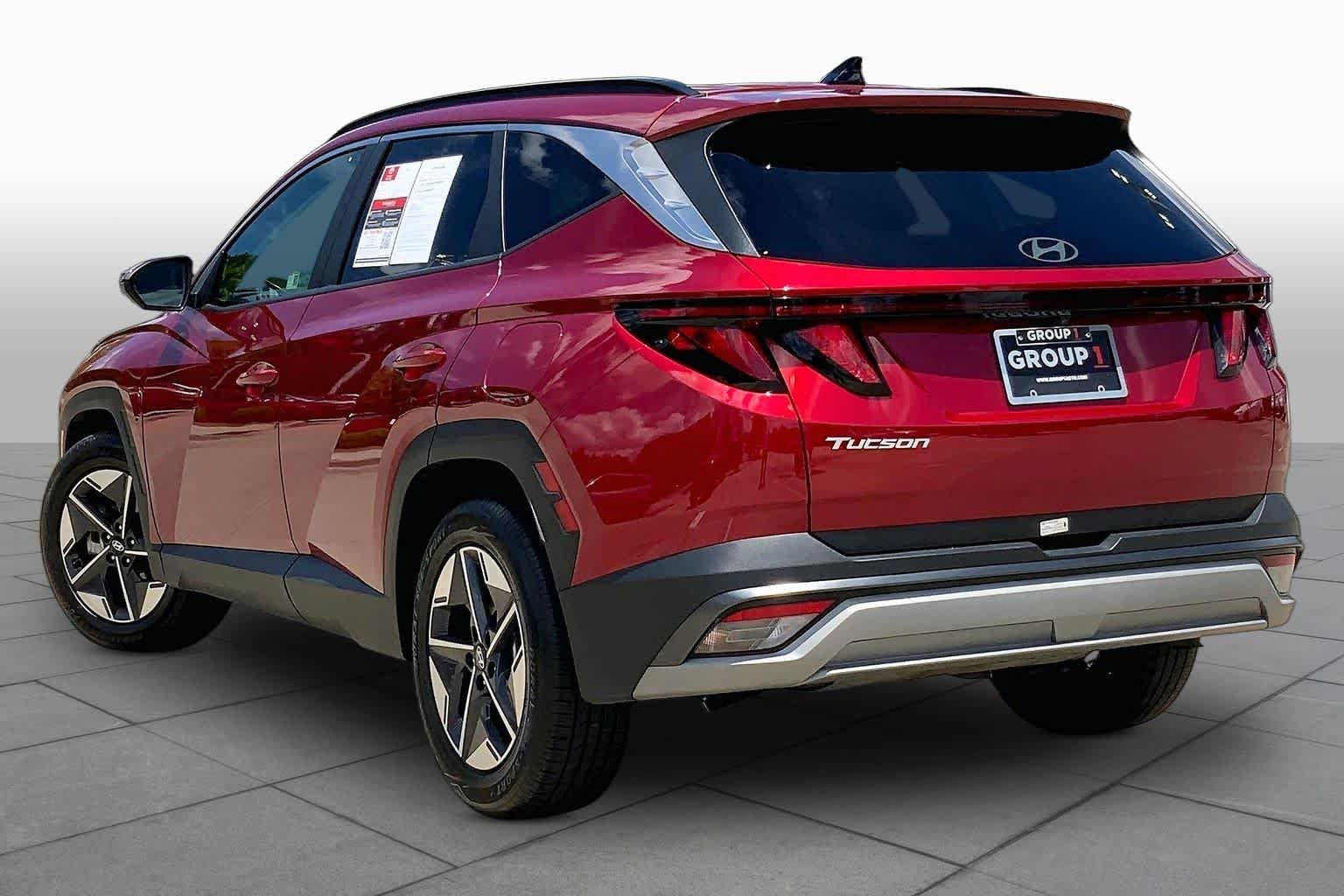 Used 2025 Ultimate Red Hyundai SEL image 11