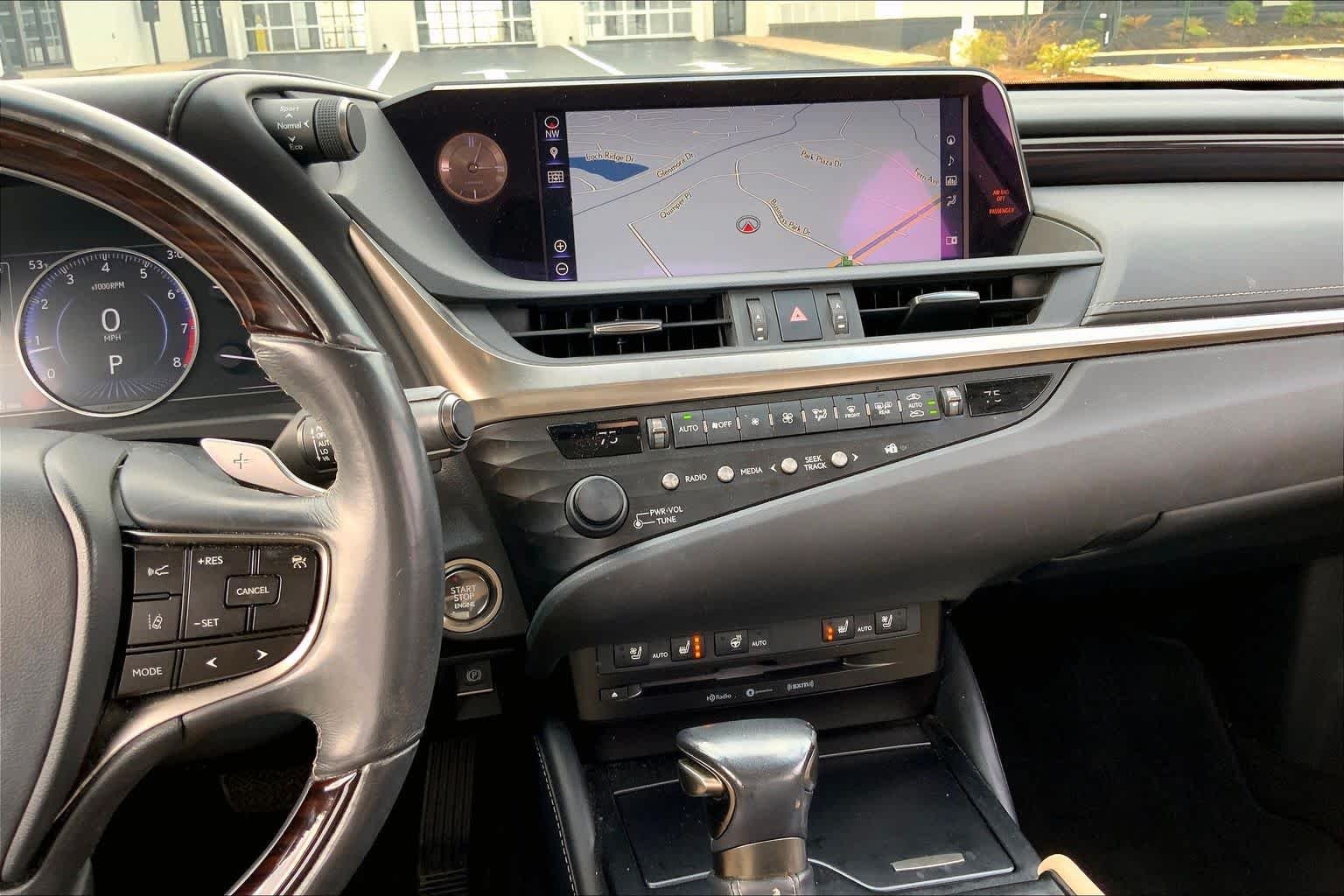 Used 2019 Sunlit Green Lexus  image 6