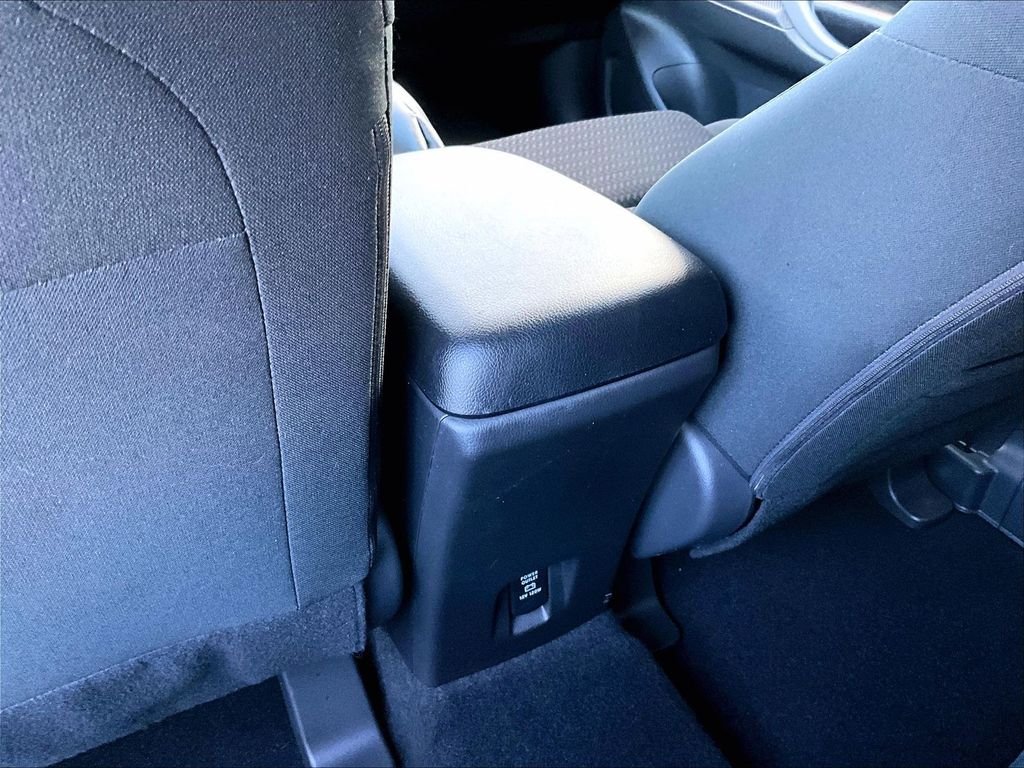 Used 2022 Silver Mitsubishi ES image 28