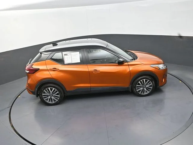 Used 2022 Orange Nissan SV image 18
