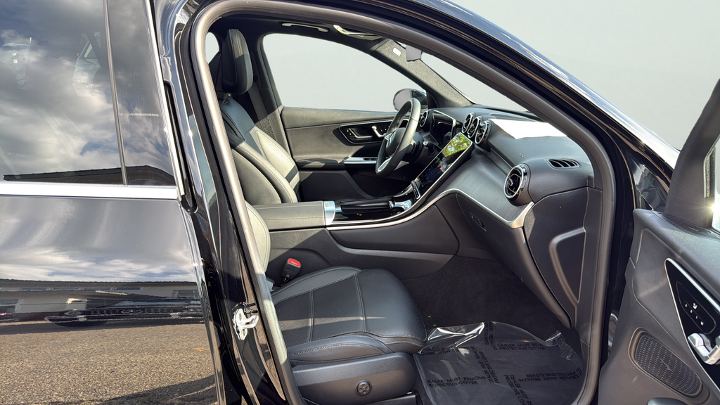 Used 2026 Black Mercedes-Benz GLC 300 image 22