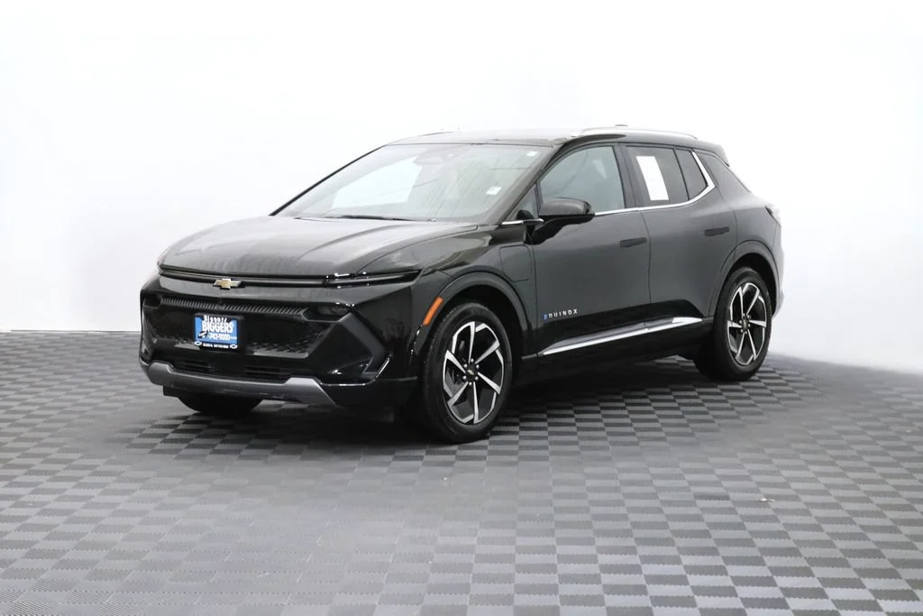 Used 2024 Black Chevrolet 2LT image 3