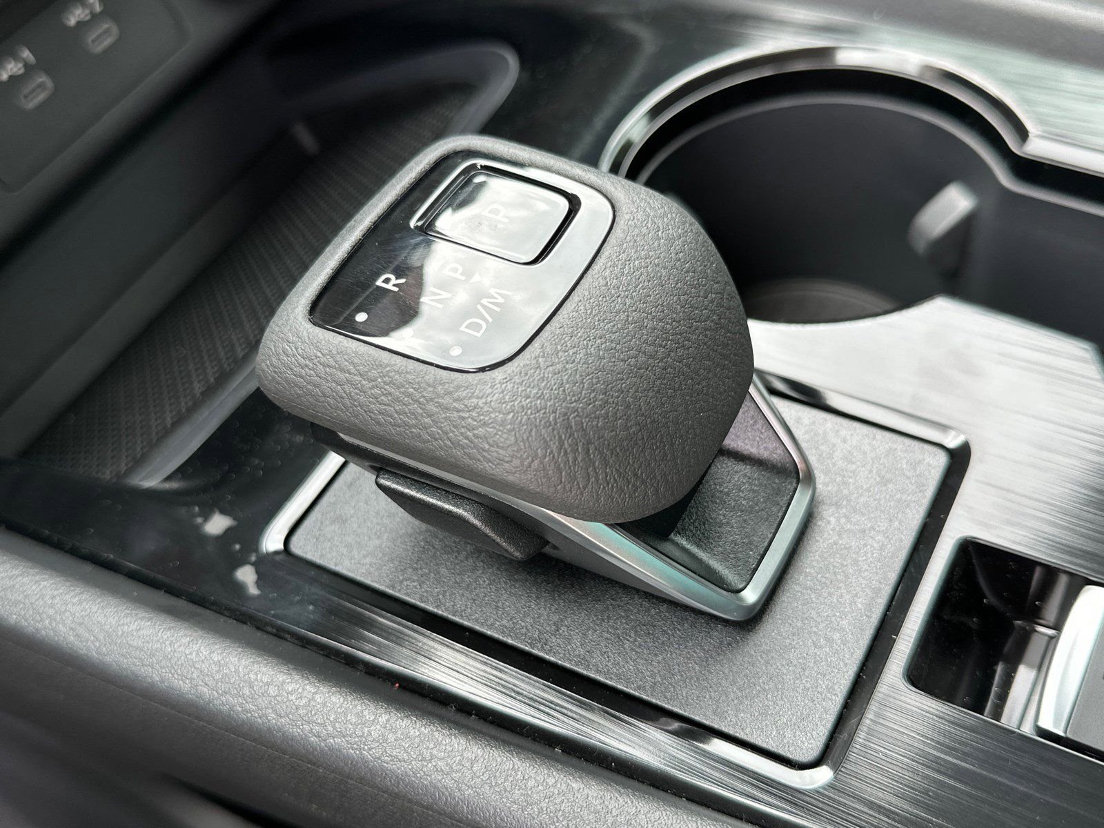 2025 Nissan Rogue SV - Photo 33