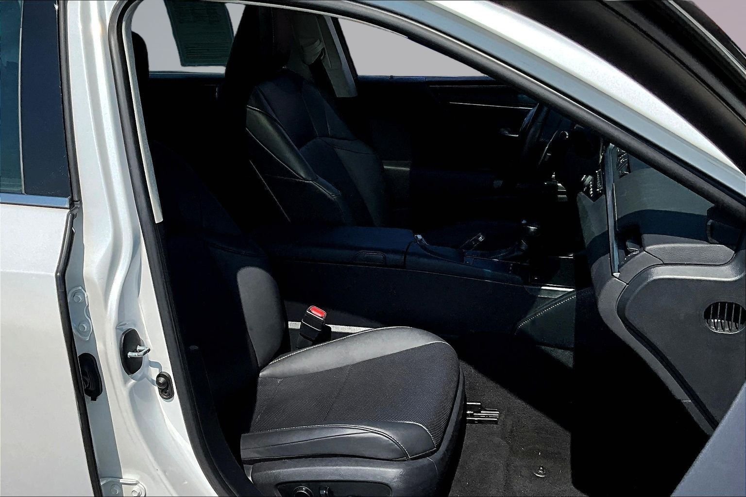 Used 2019 White Lexus 350 image 28