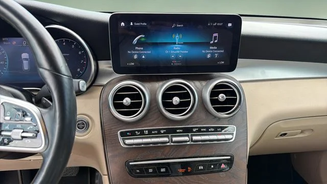 Used 2021  Mercedes-Benz GLC 300 image 24