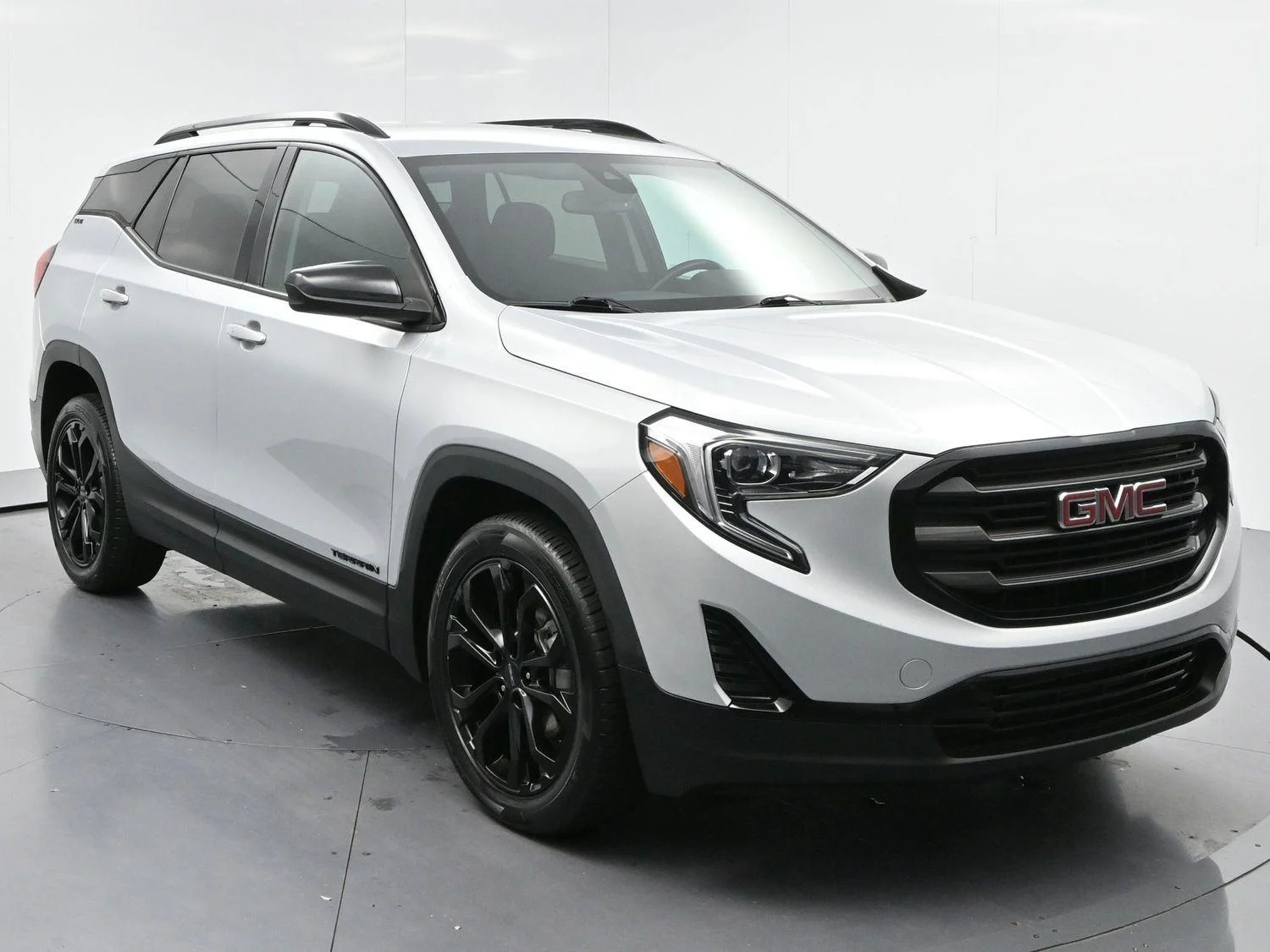 Used 2021 Quicksilver Metallic GMC SLE image 2
