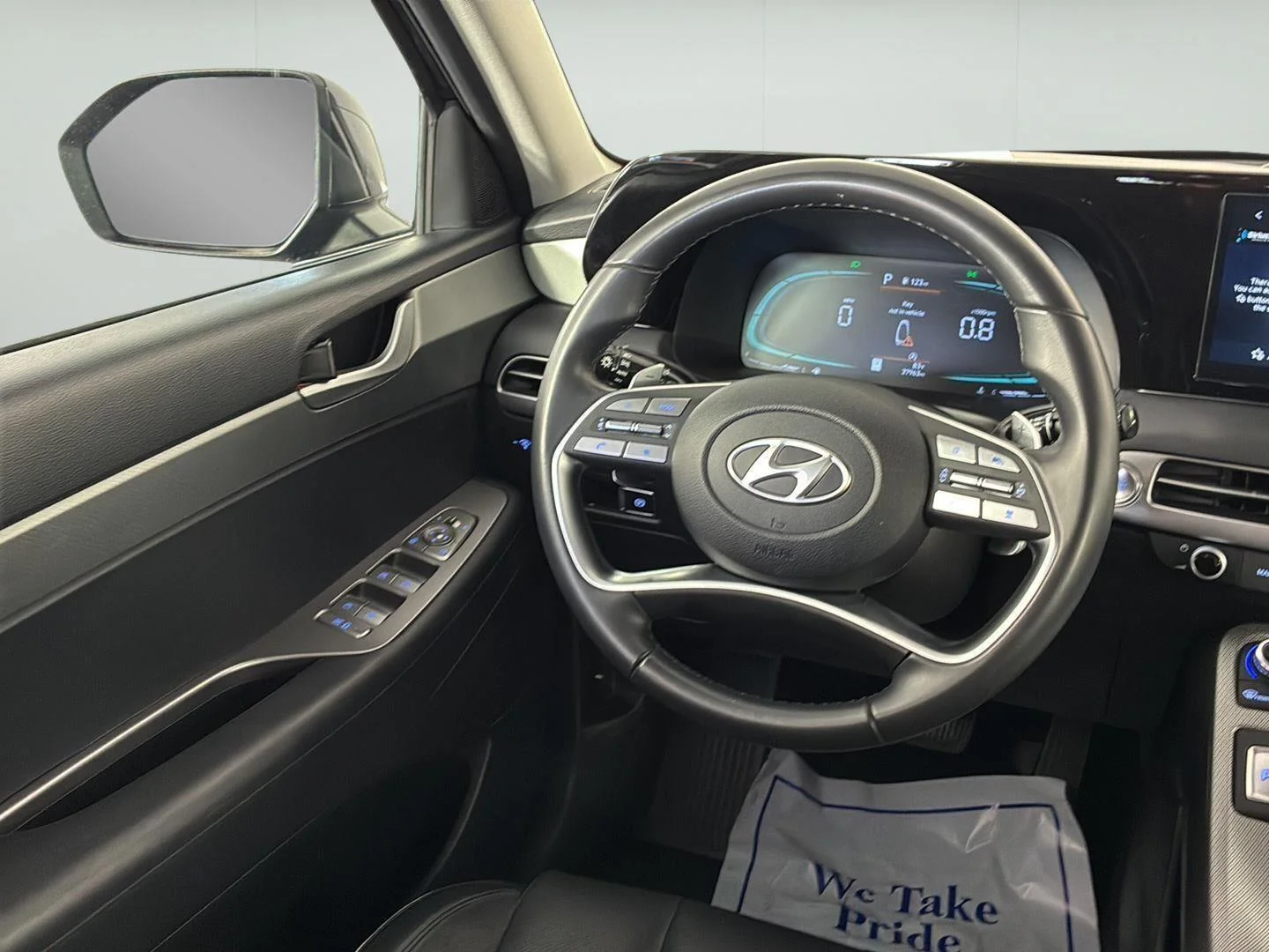 Used 2025 Moonlight Cloud Hyundai SEL image 16