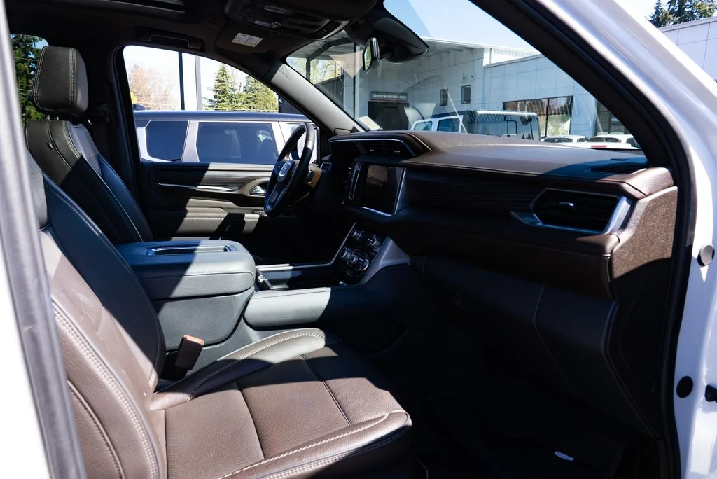 Used 2024 White GMC Denali image 28