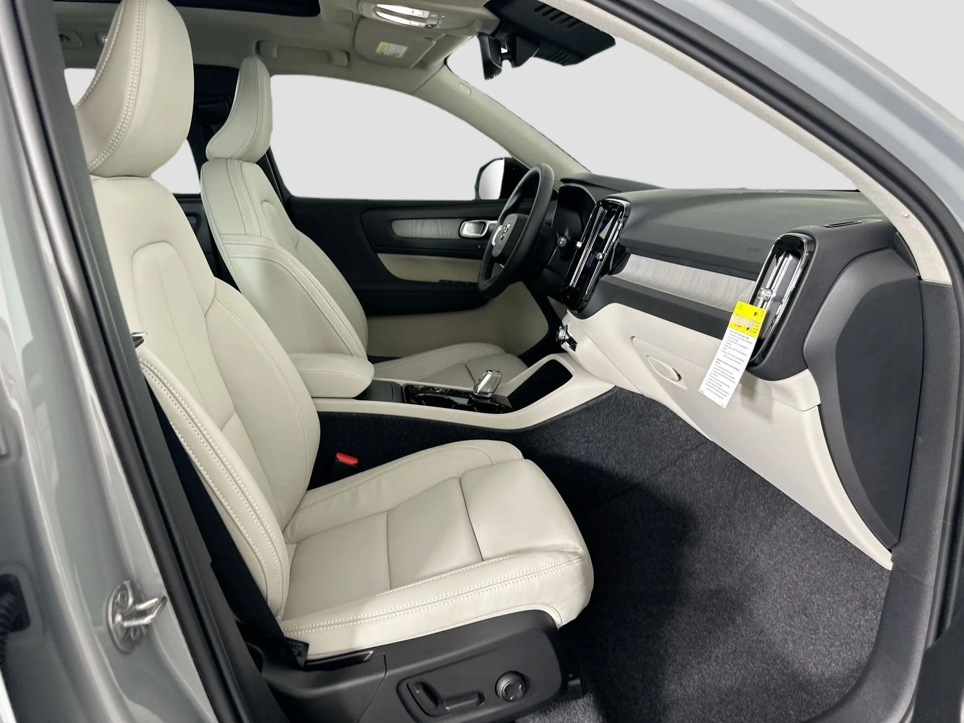 2026 Volvo XC40 Ultra - Photo 26