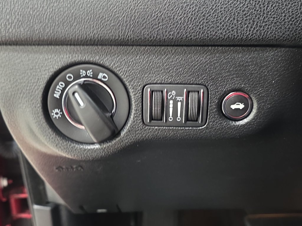 Used 2018 Velvet Red Pearlcoat Chrysler Touring image 24