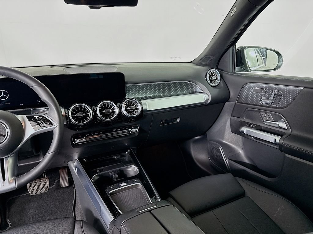 Used 2025 Black Mercedes-Benz GLB 250 image 22