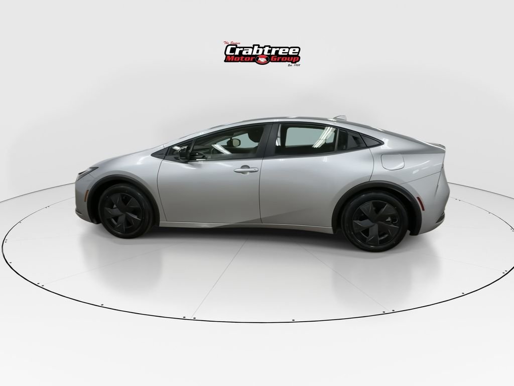Used 2024  Toyota SE image 5