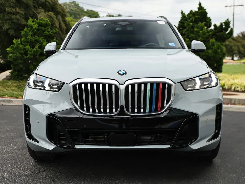 Used 2024 Brooklyn Gray Metallic BMW sDrive40i image 13