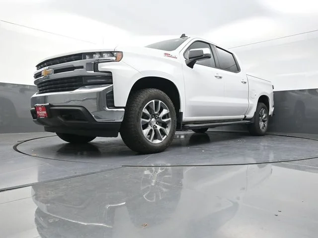 Used 2022 White Chevrolet LT image 33