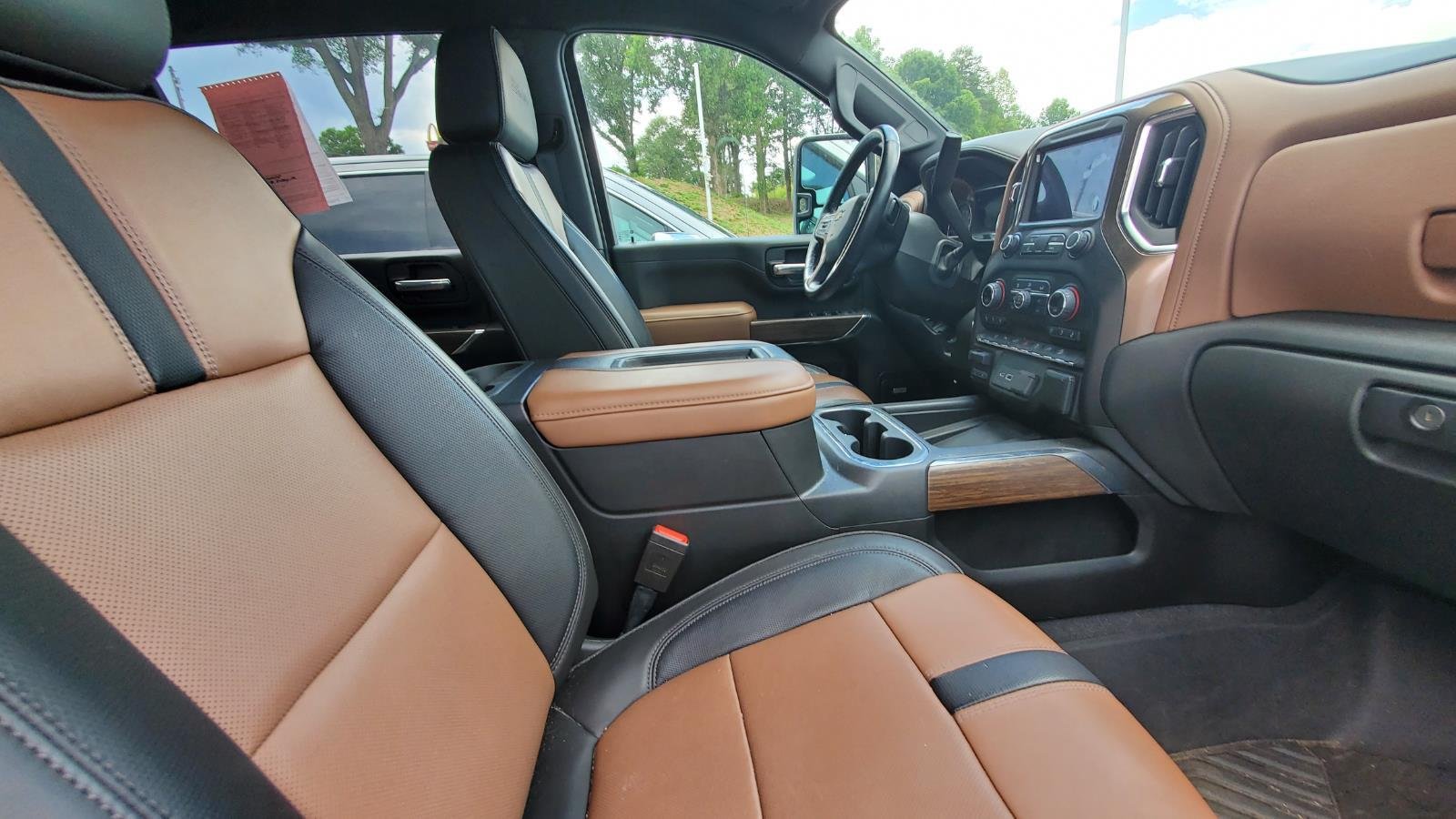 Used 2022 Summit White Chevrolet High Country image 4