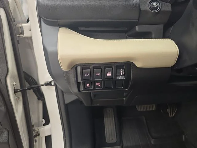 Used 2022 Crystal White Pearl Subaru Limited image 35