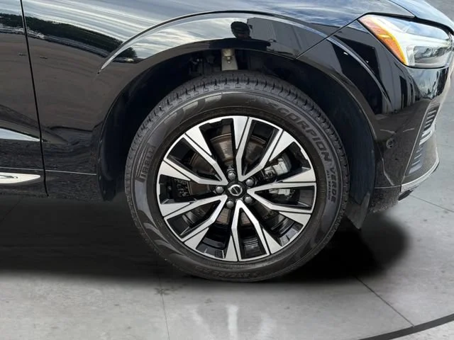 Used 2023  Volvo Plus Bright Theme image 30