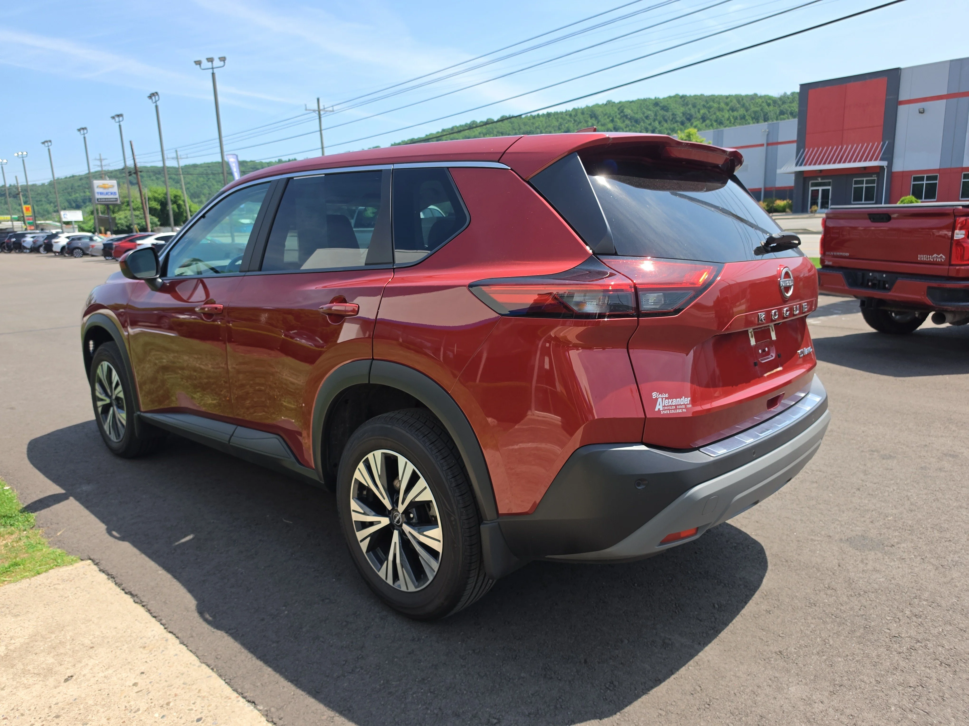 Used 2023 Scarlet Ember Tintcoat Nissan SV image 6